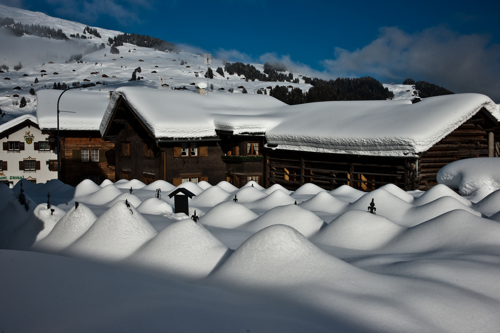 . . hügelige Winterlandschaft . .