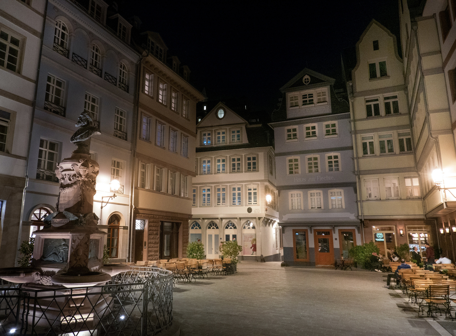 Hühnermarkt bei Nacht