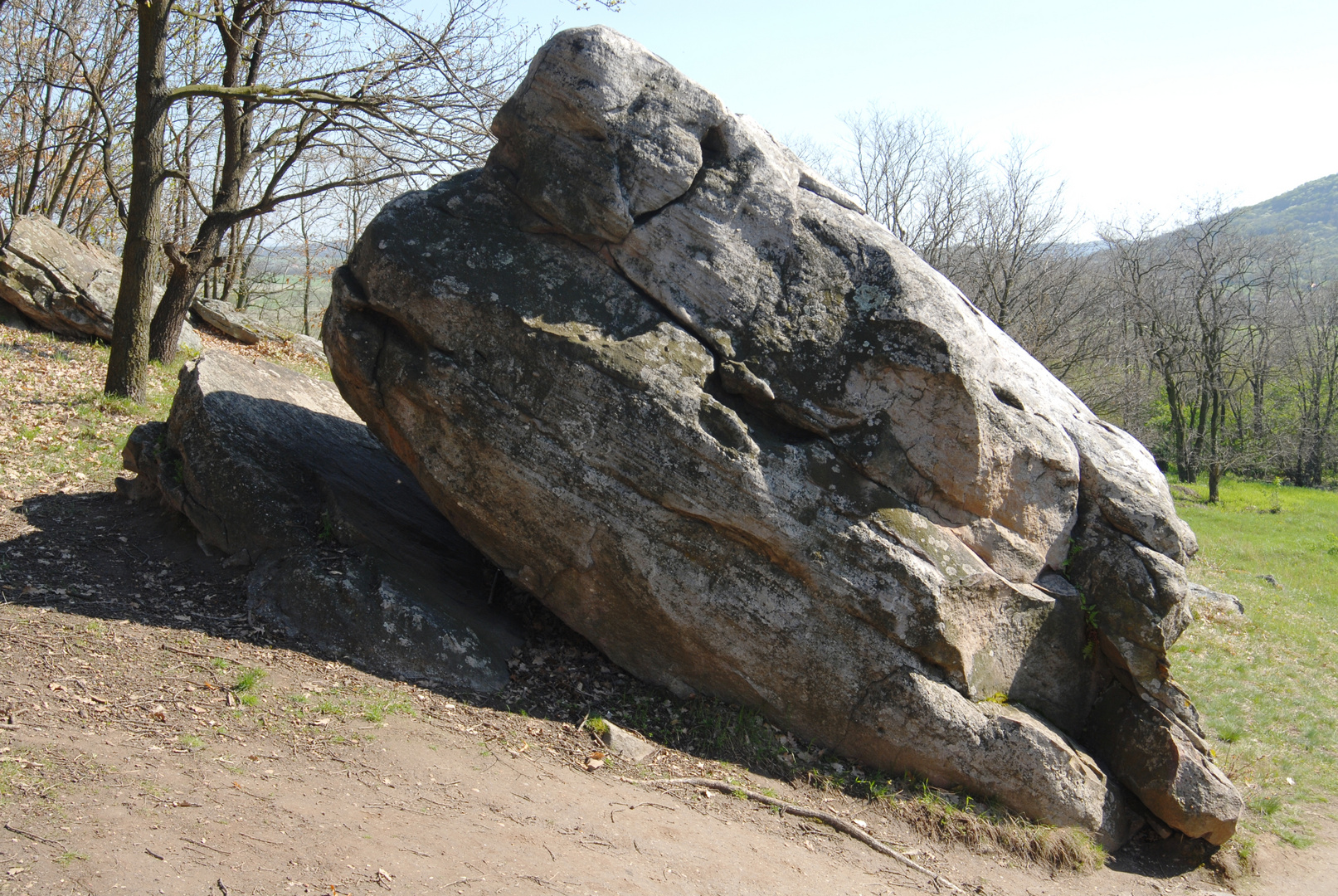 Hünenartige Gesteinsformation in Szentbekkalla _ Ungarn_Hungary