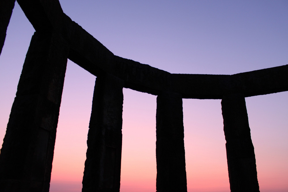 Hünenborg oder Stonehenge? II