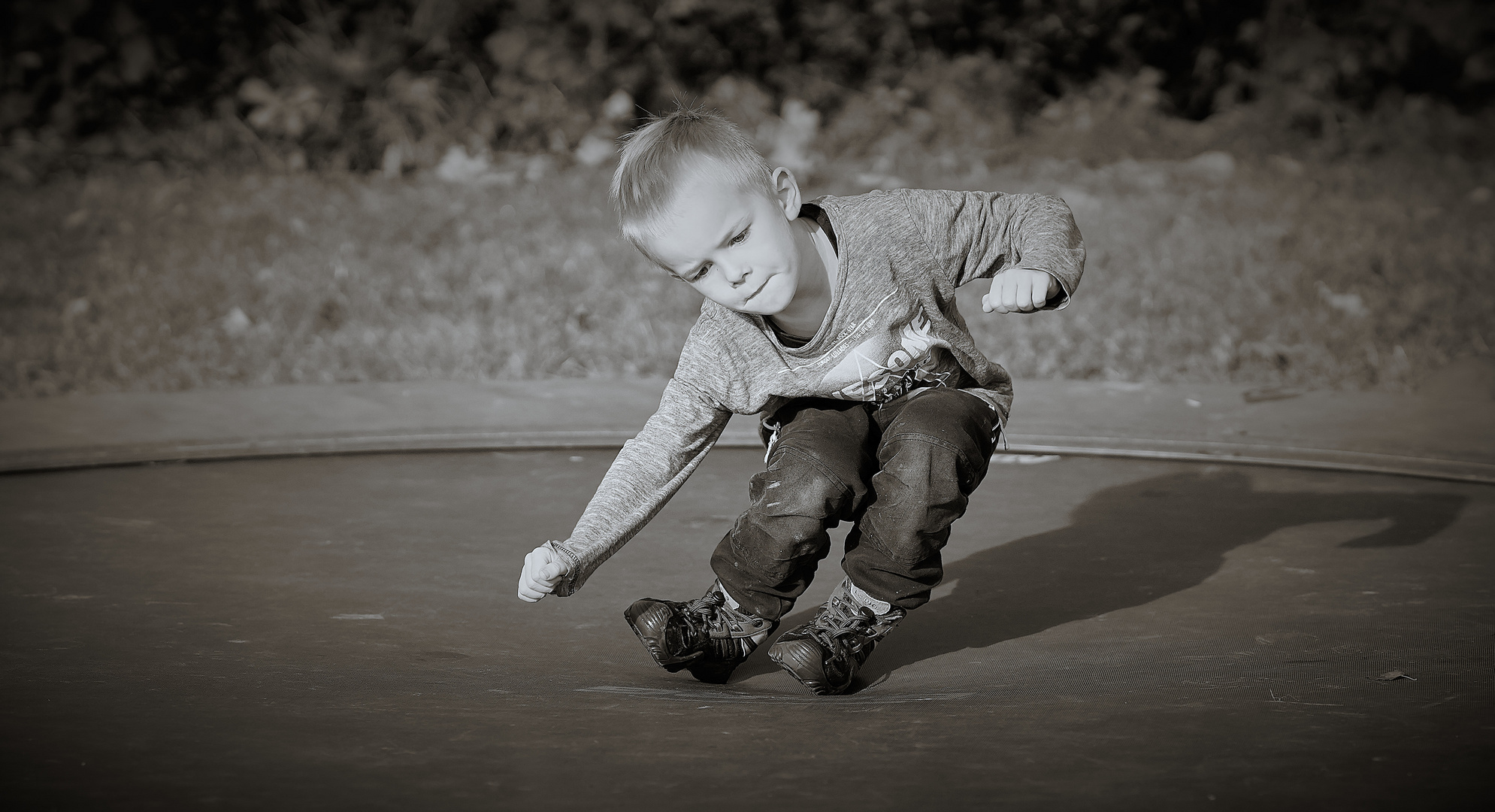 hüpfen auf dem Trampolin