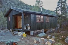 Hütte am Hochgebirgssee