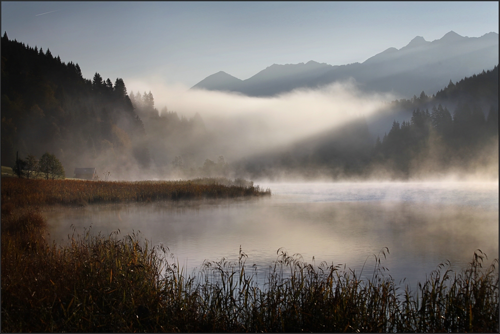 ~ Hütte am See im Morgenschleier ~