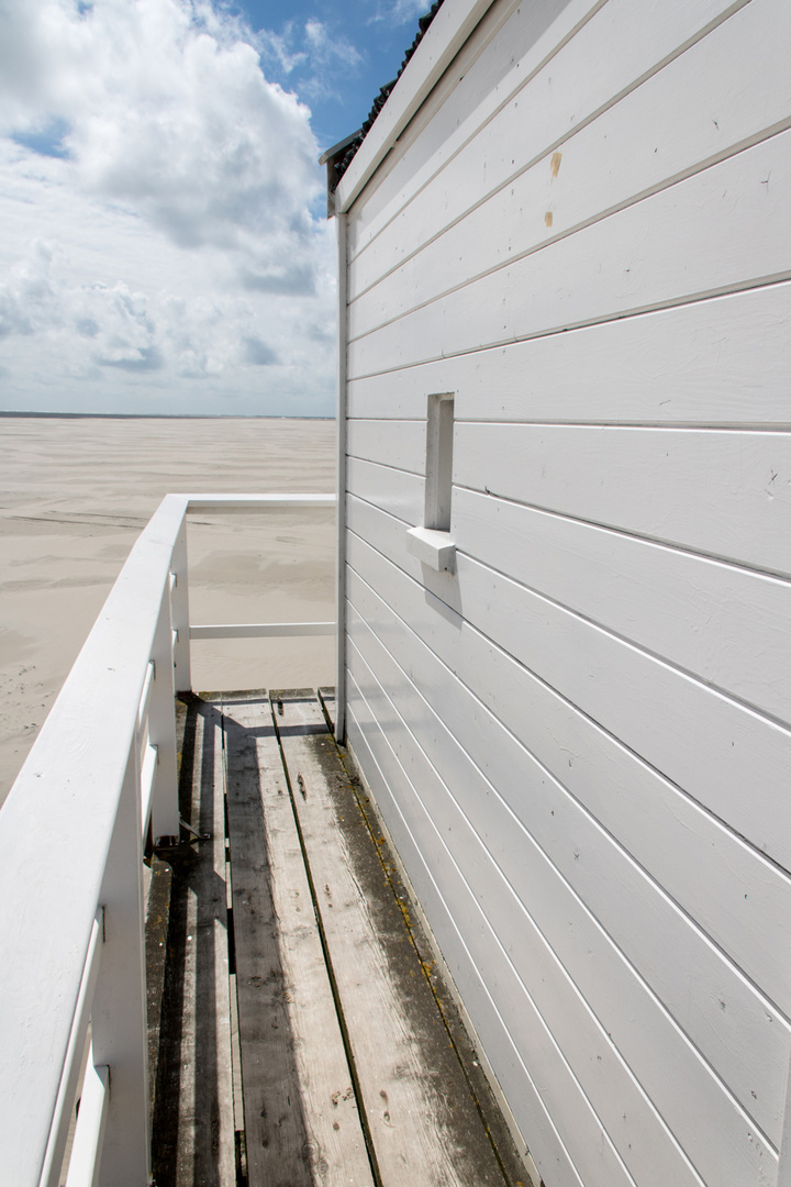 Hütte am Strand mit Fluchtpunkt