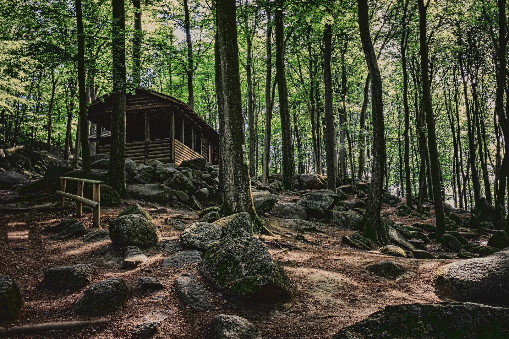 Hütte auf dem Felsberg