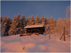 Hütte auf dem Kahler Berg im Abendrot
