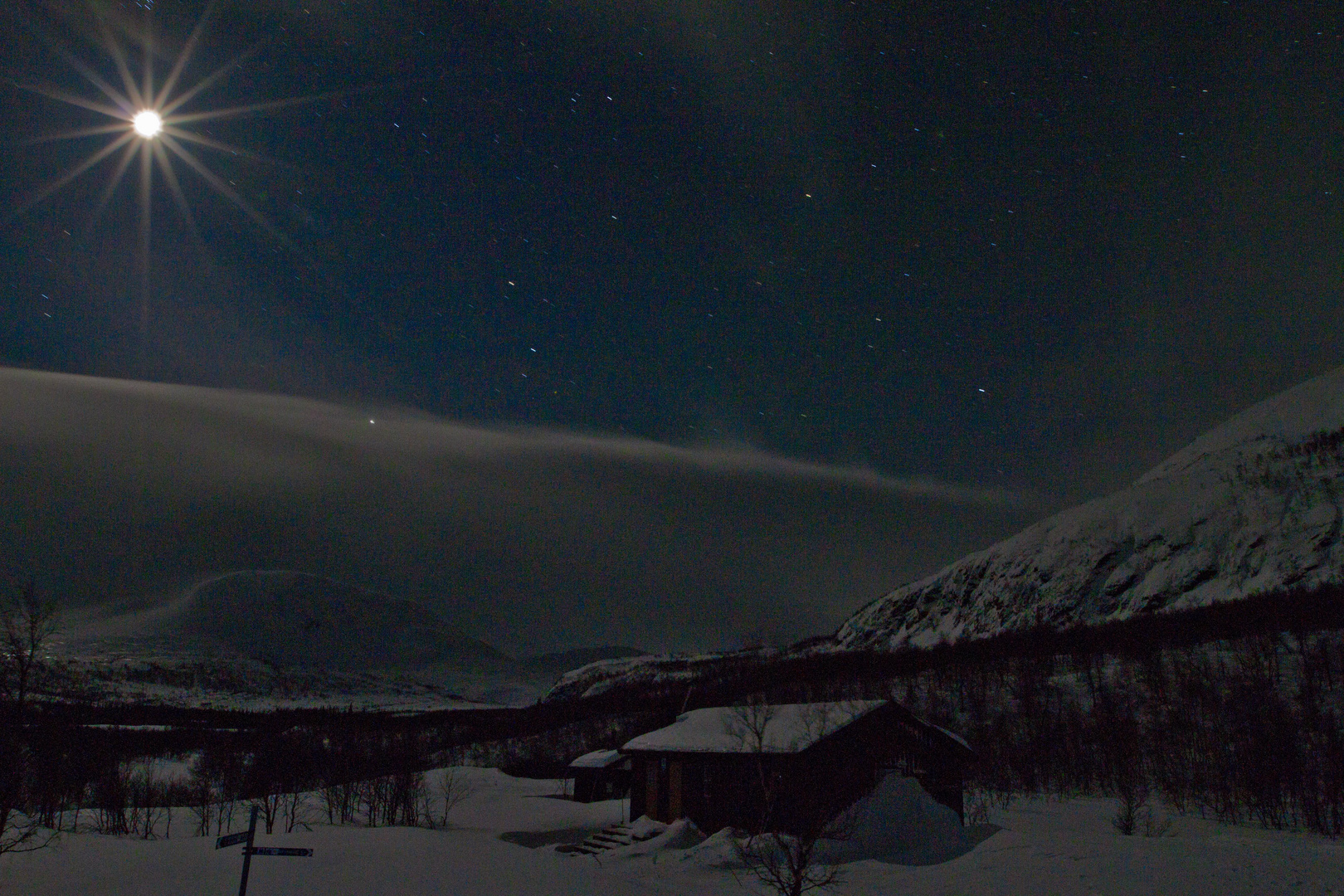 Hütte bei Nacht