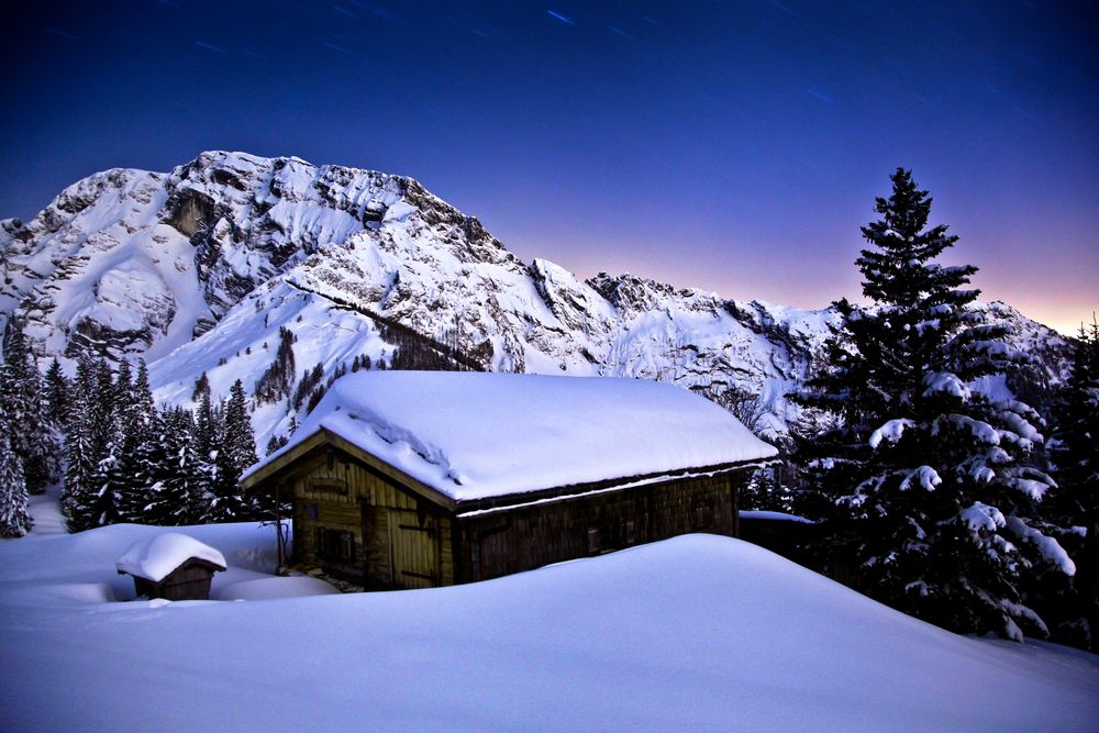 Hütte bei Nacht