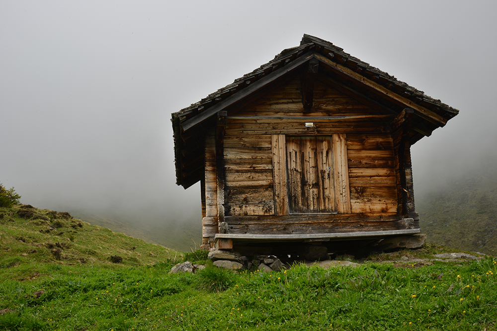 Hütte im Nebel