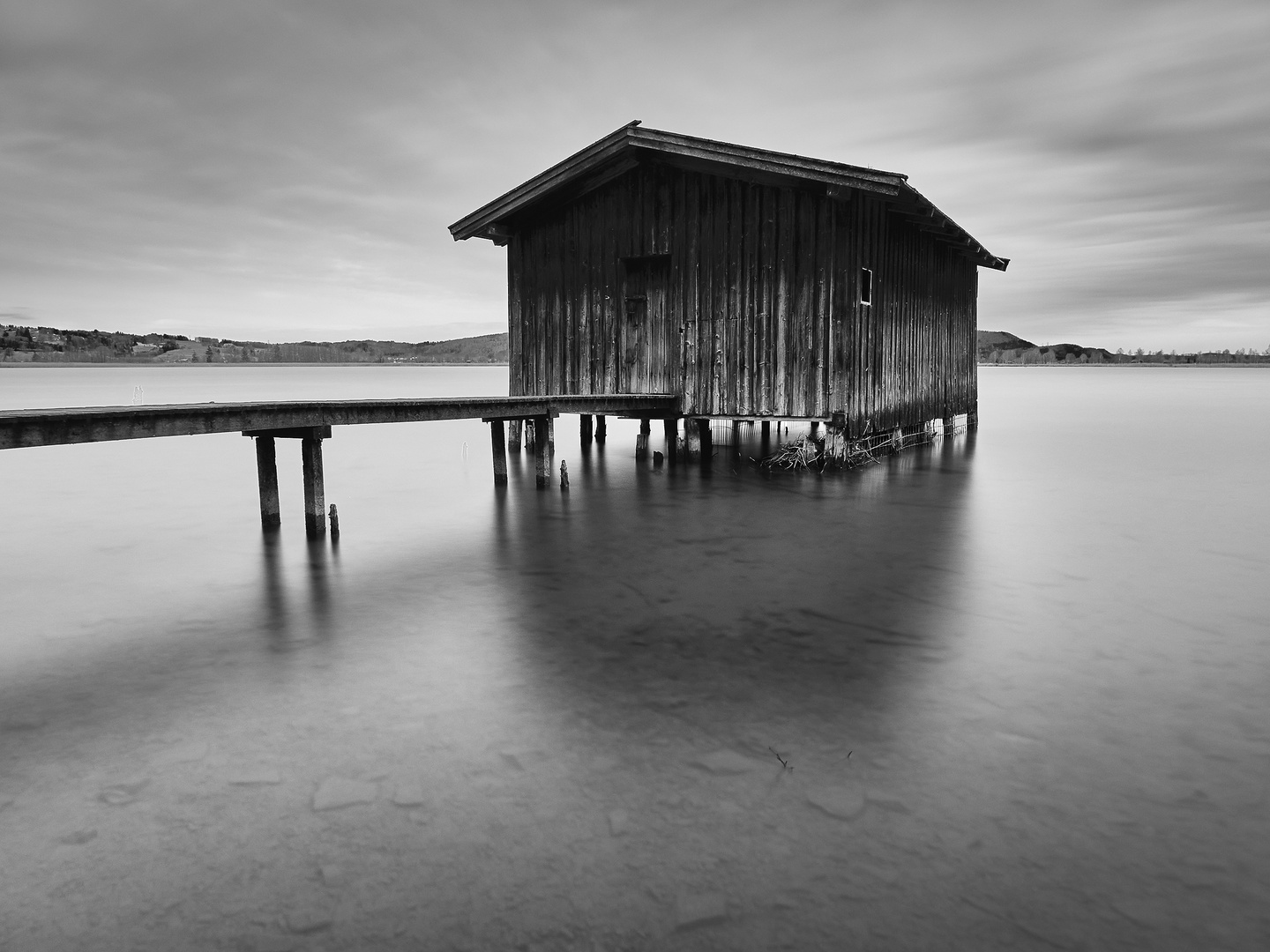 Hütte im See