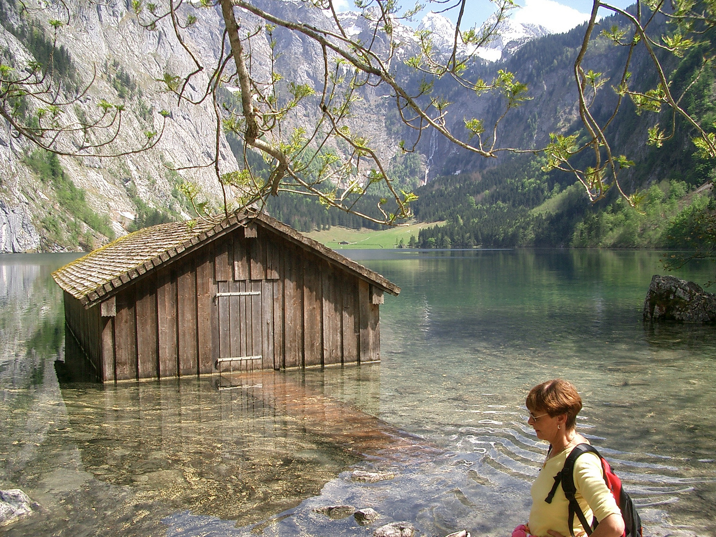 Hütte im See