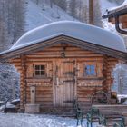 Hütte im Tiefschnee