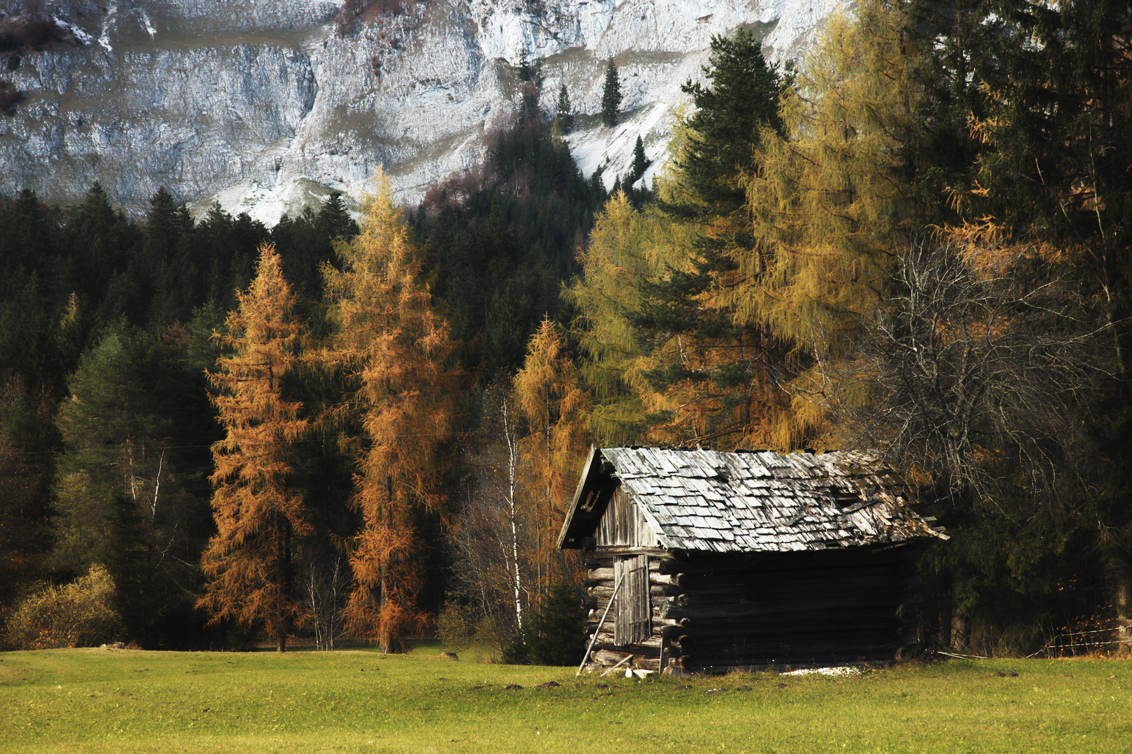 Hütte in der in der herbstlichen Leutasch