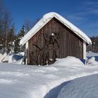 Hütte in Schweden bei Sonnenschein