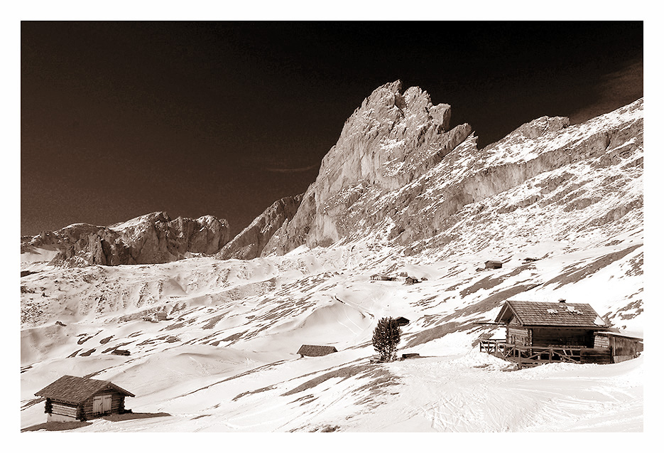 Hütte mit Aussicht b/w