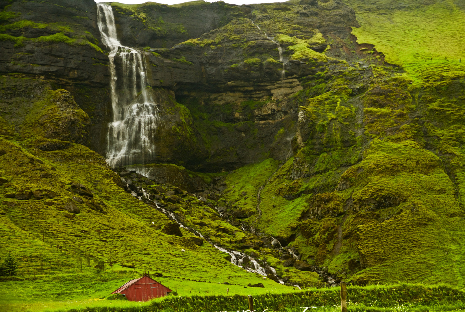 Hütte mit fließend Wasser.