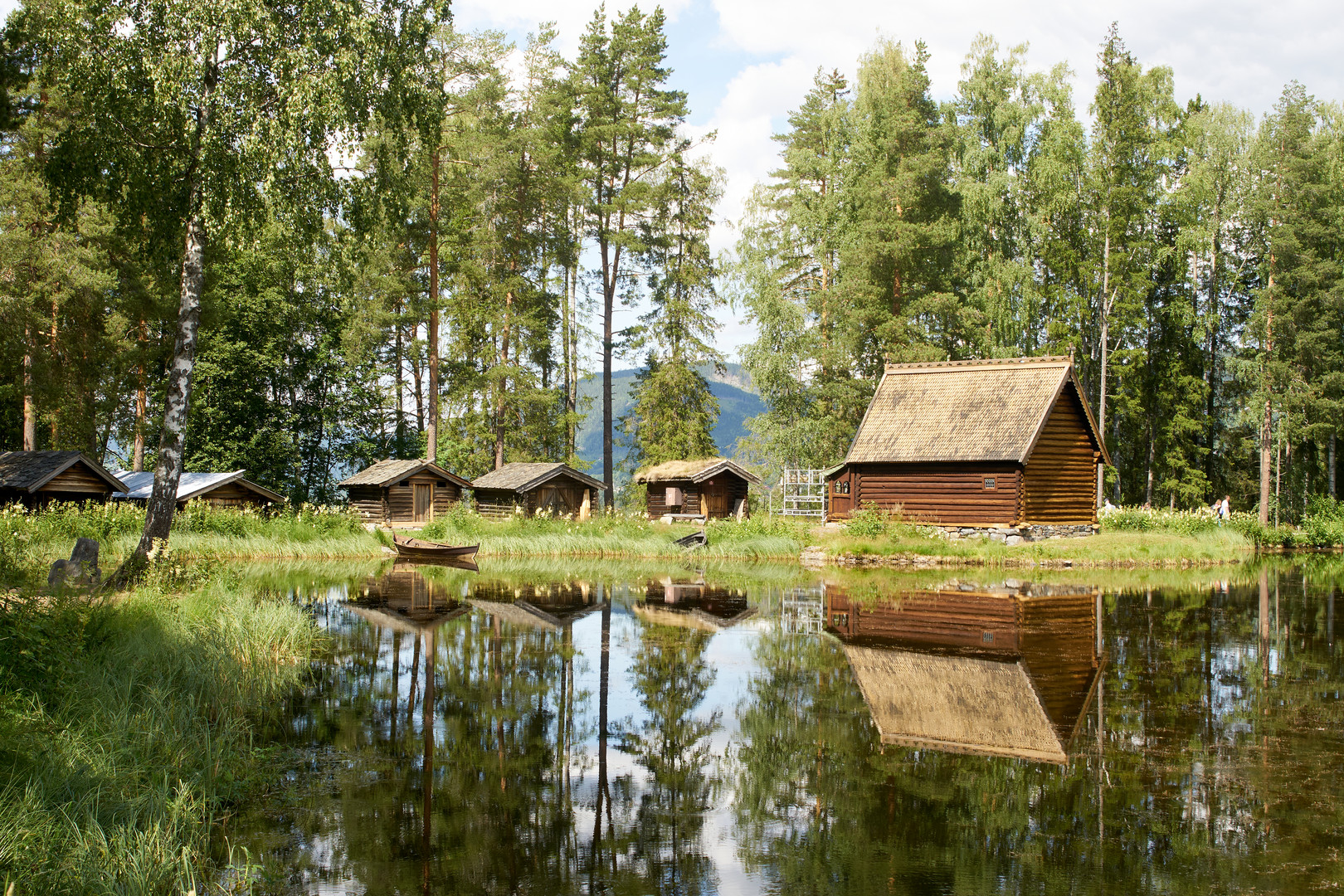 Hütte mit Spiegelung