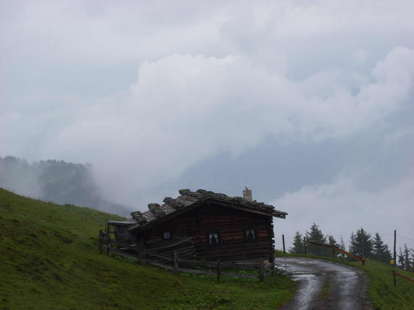 Hütte über den Wolken