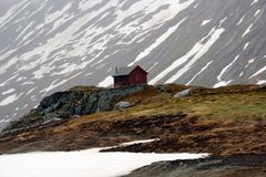 Hütte und Nebel