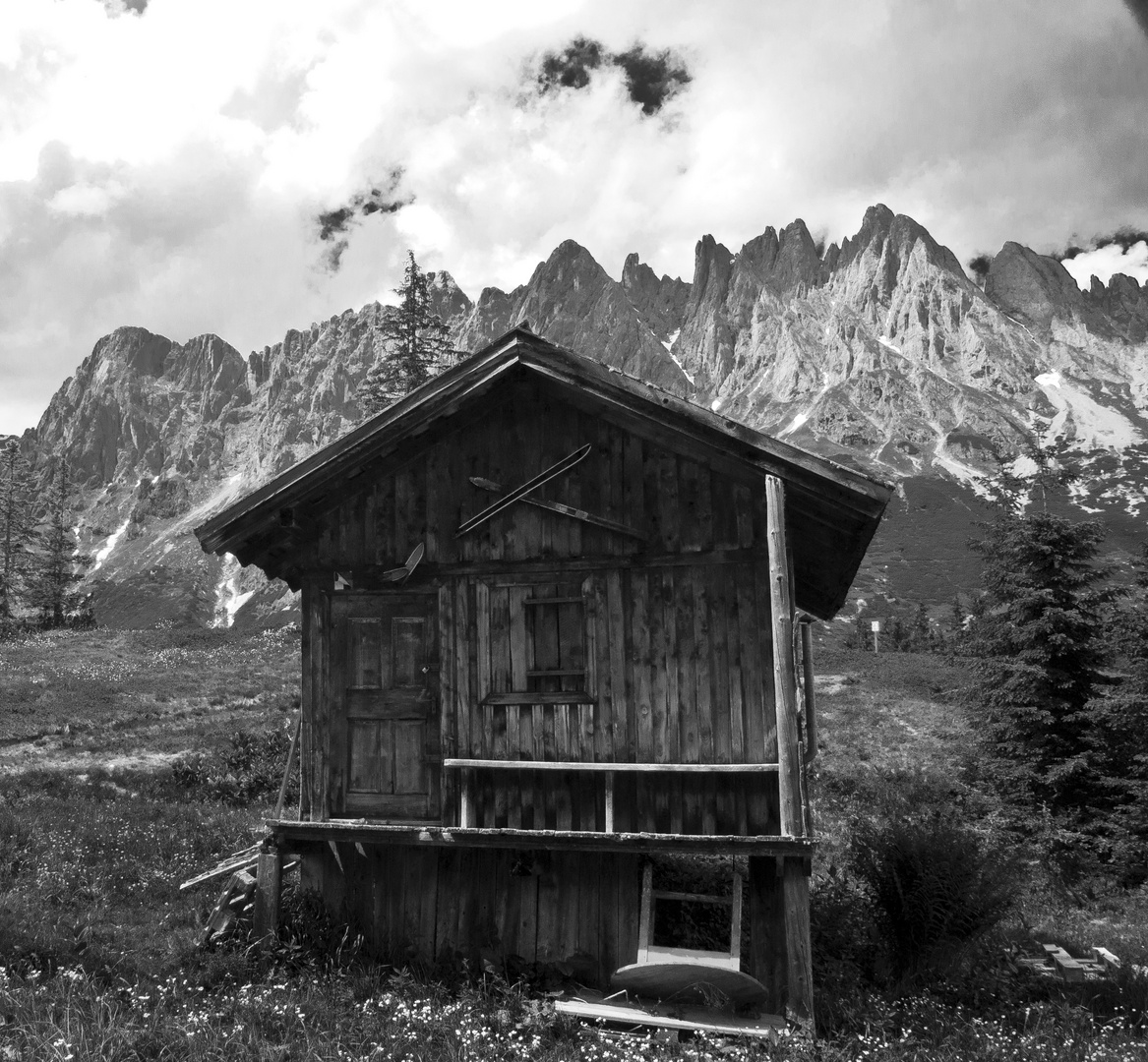 Hütte vor Mandlwand