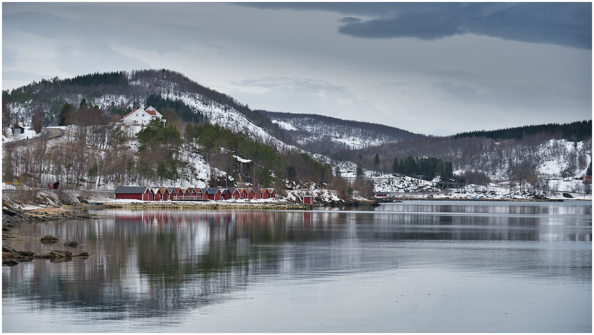 Hütten am Fjord