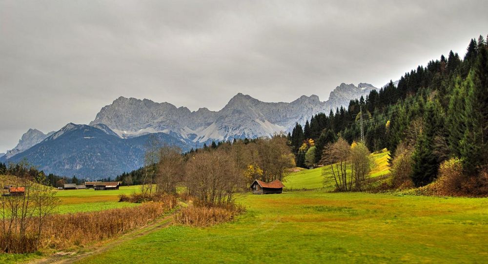 Hütten und Berge