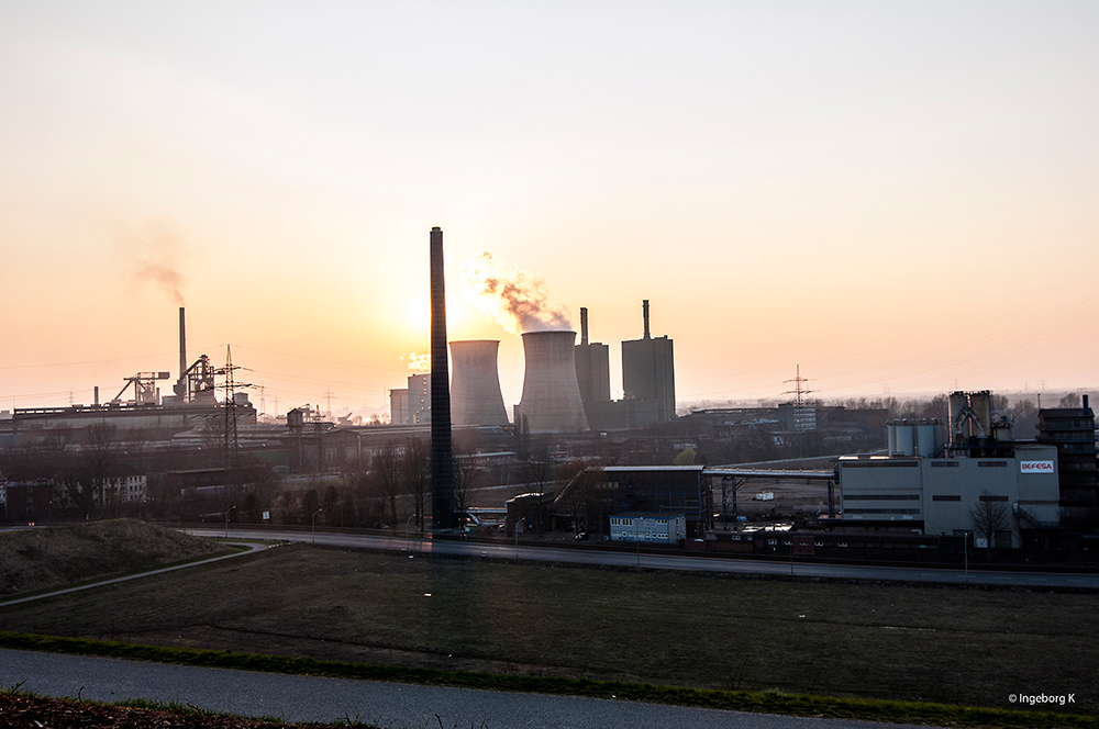 Hüttenwerk Krupp Mannesmann im Abendlicht