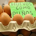 HUEVOS COMO PUÑOS