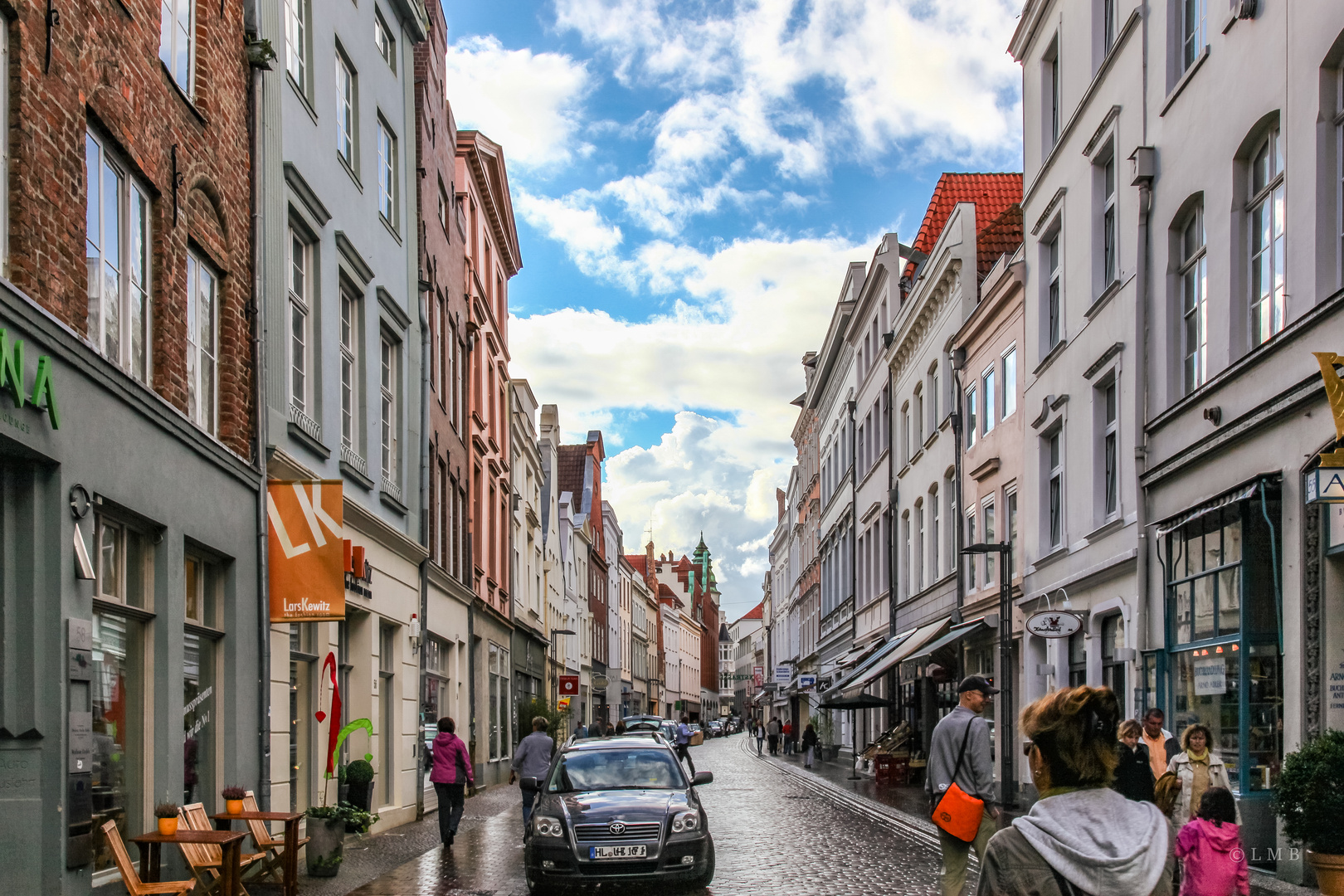 Hüxstraße bei Schauerwetter