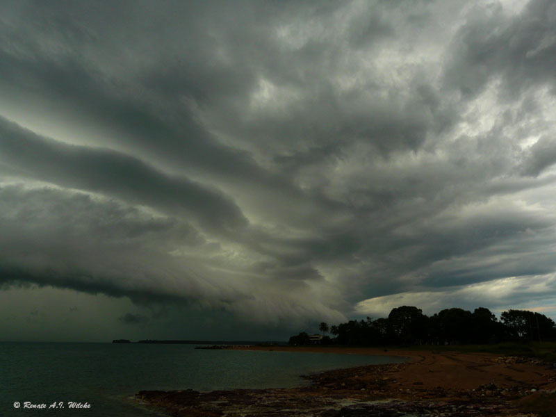 Huge shelf over Darwin