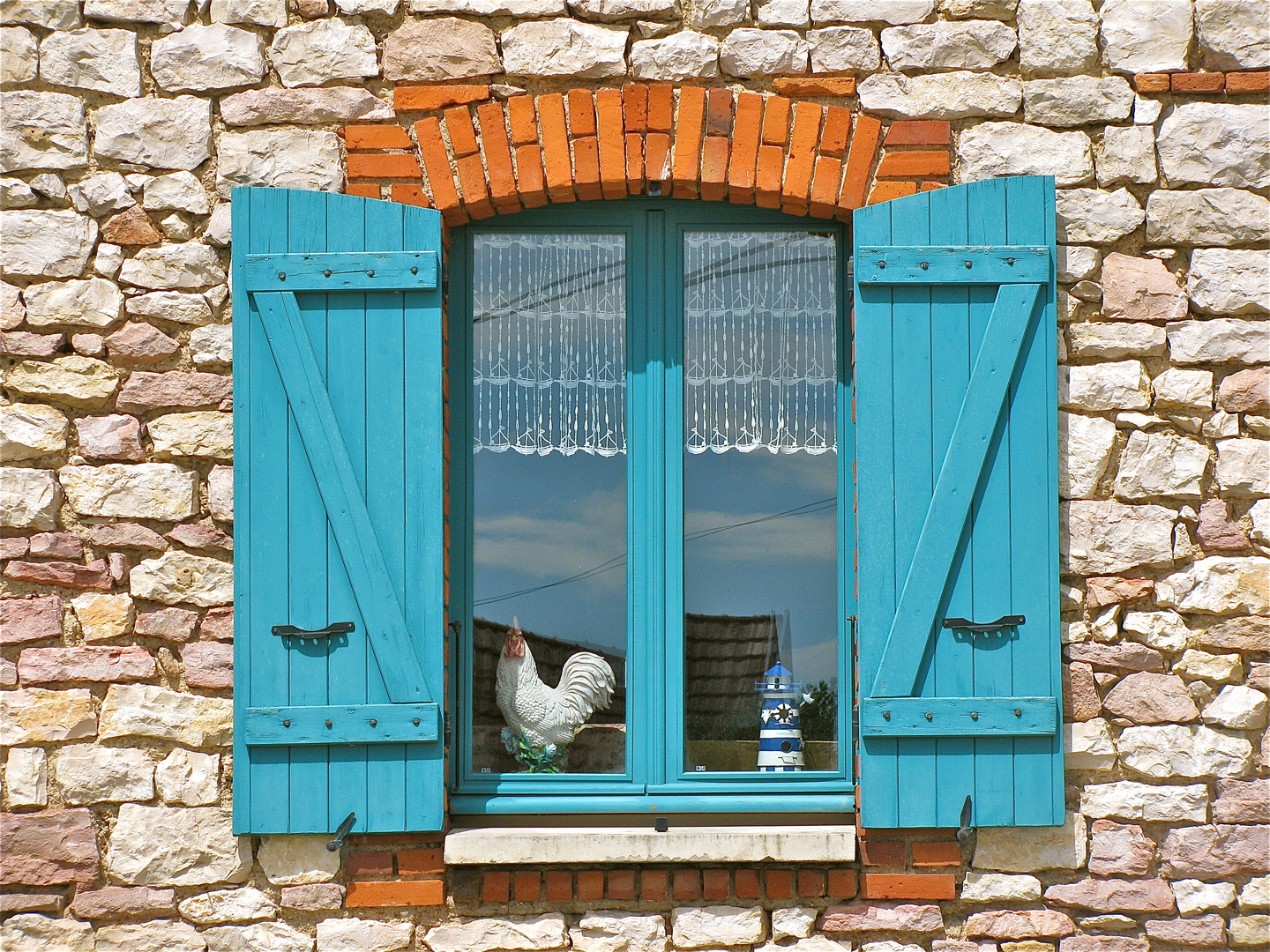 ...Huhn im Fenster !!!..