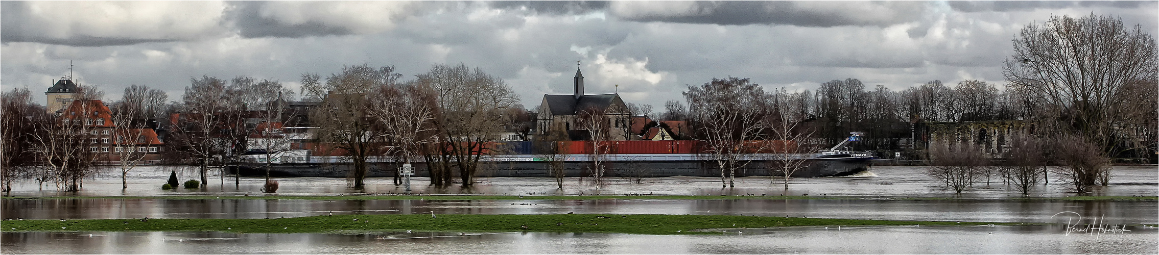 Huhwasser am Rhing ....