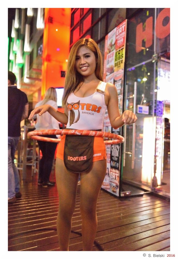 Hula Hoop Hooters girl