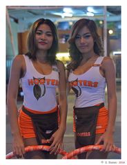 Hula Hoop Hooters girls