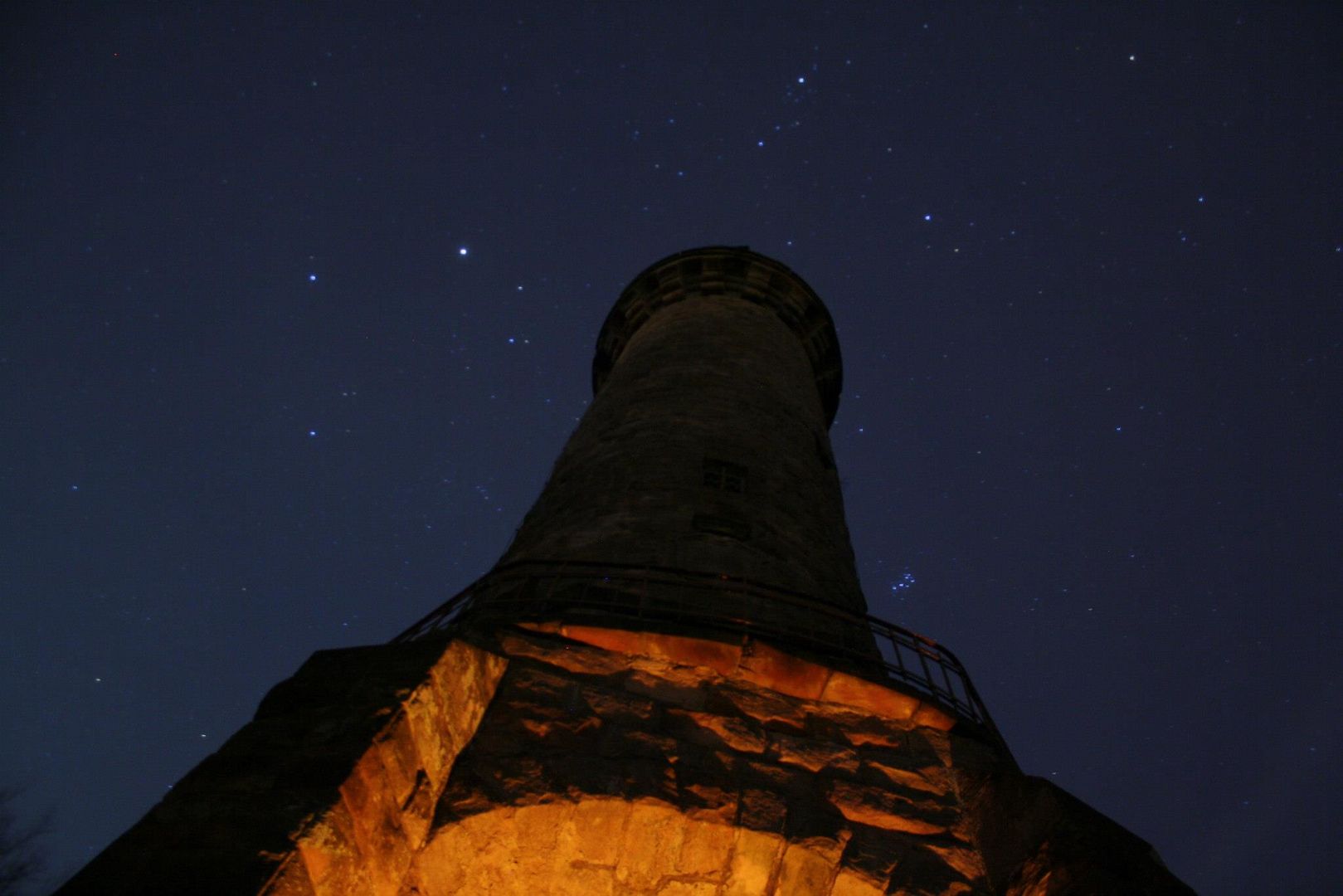 Humbergturm und Sternenhimmel