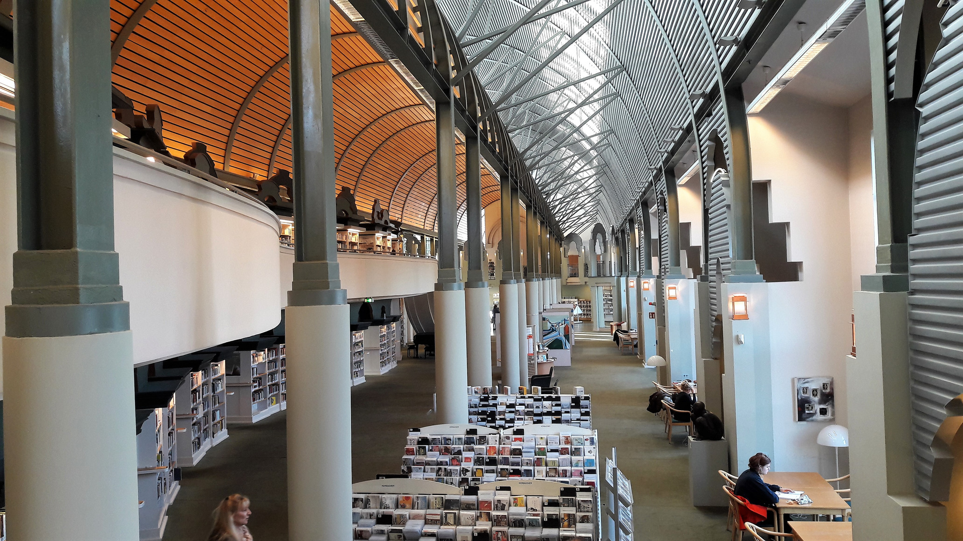 Humboldt Bibliothek Alt Tegel :Lesen bei Tageslicht