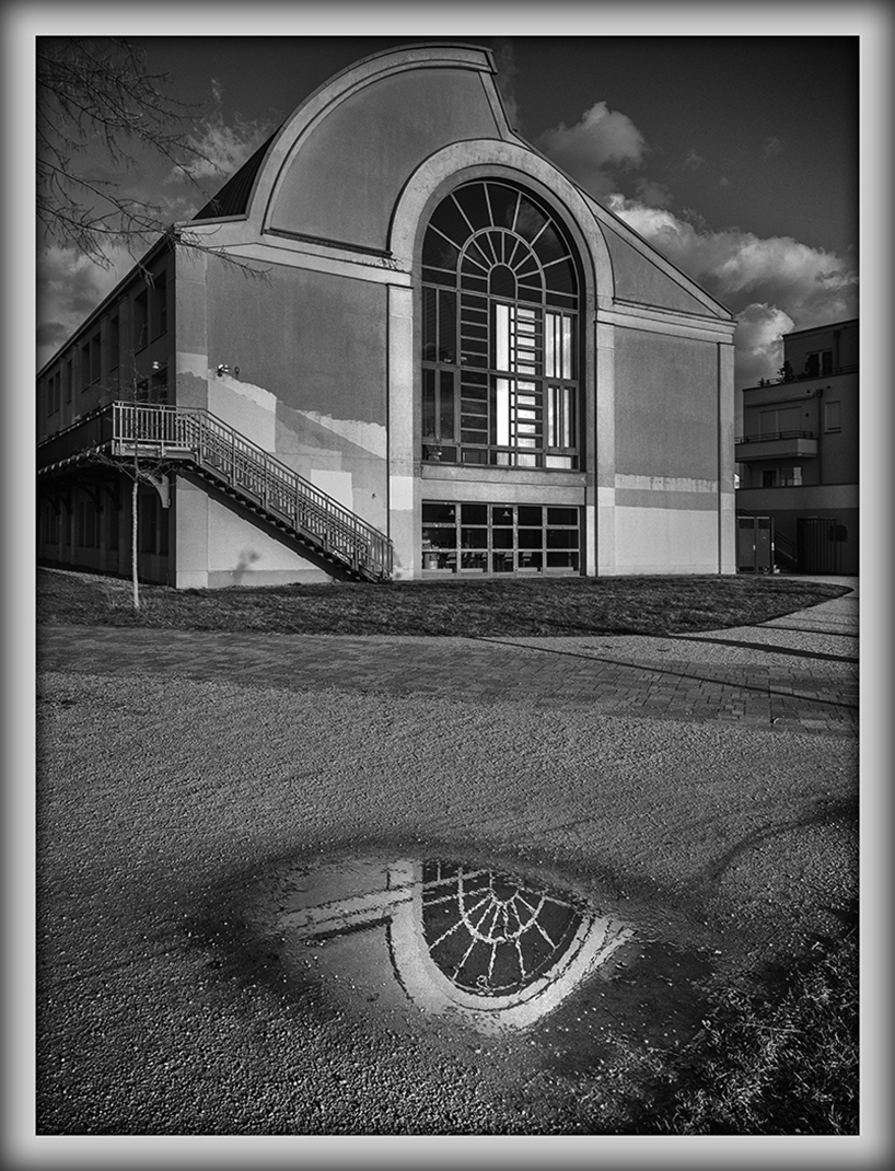 Humboldt-Bibliothek, gespiegelt