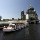 Humboldt-Box und Berliner Dom von der Spree aus...