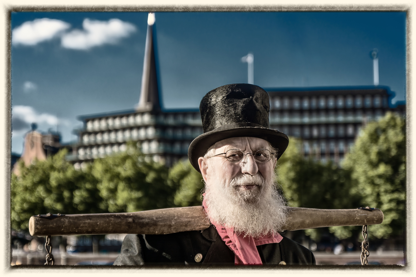 Hummel-Hummel vor dem Chilehaus