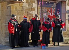 Humour 1  --  Un groupe de gospel fatigué de sa journée.  Mais si le seau est bien rempli… !