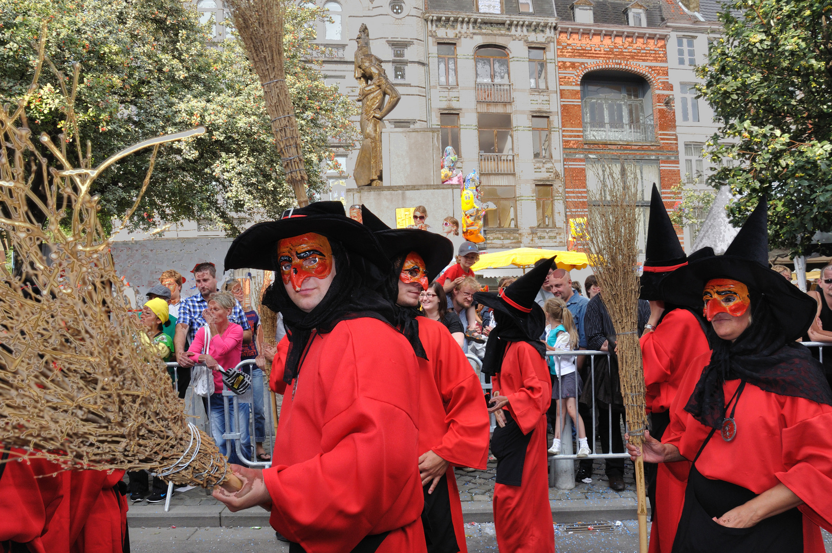 Humour à Liège - Les sorcières - Les "Macrales"