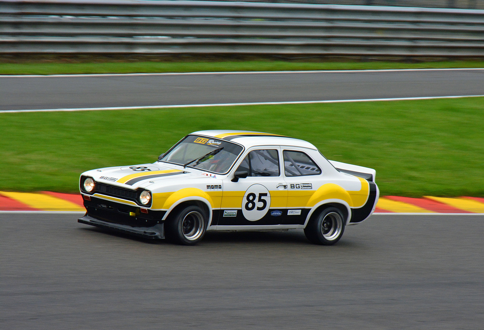 Hundeknochen Maximum Attack in Eau rouge