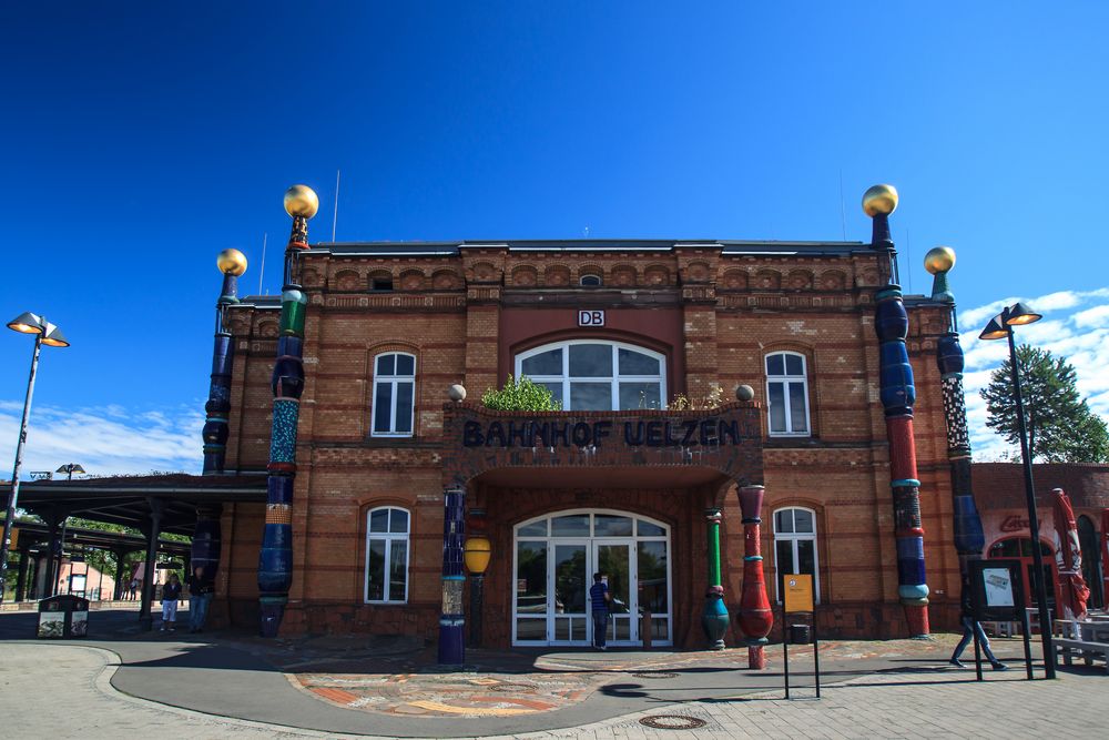 Hundertwasser-Bahnhof -2-