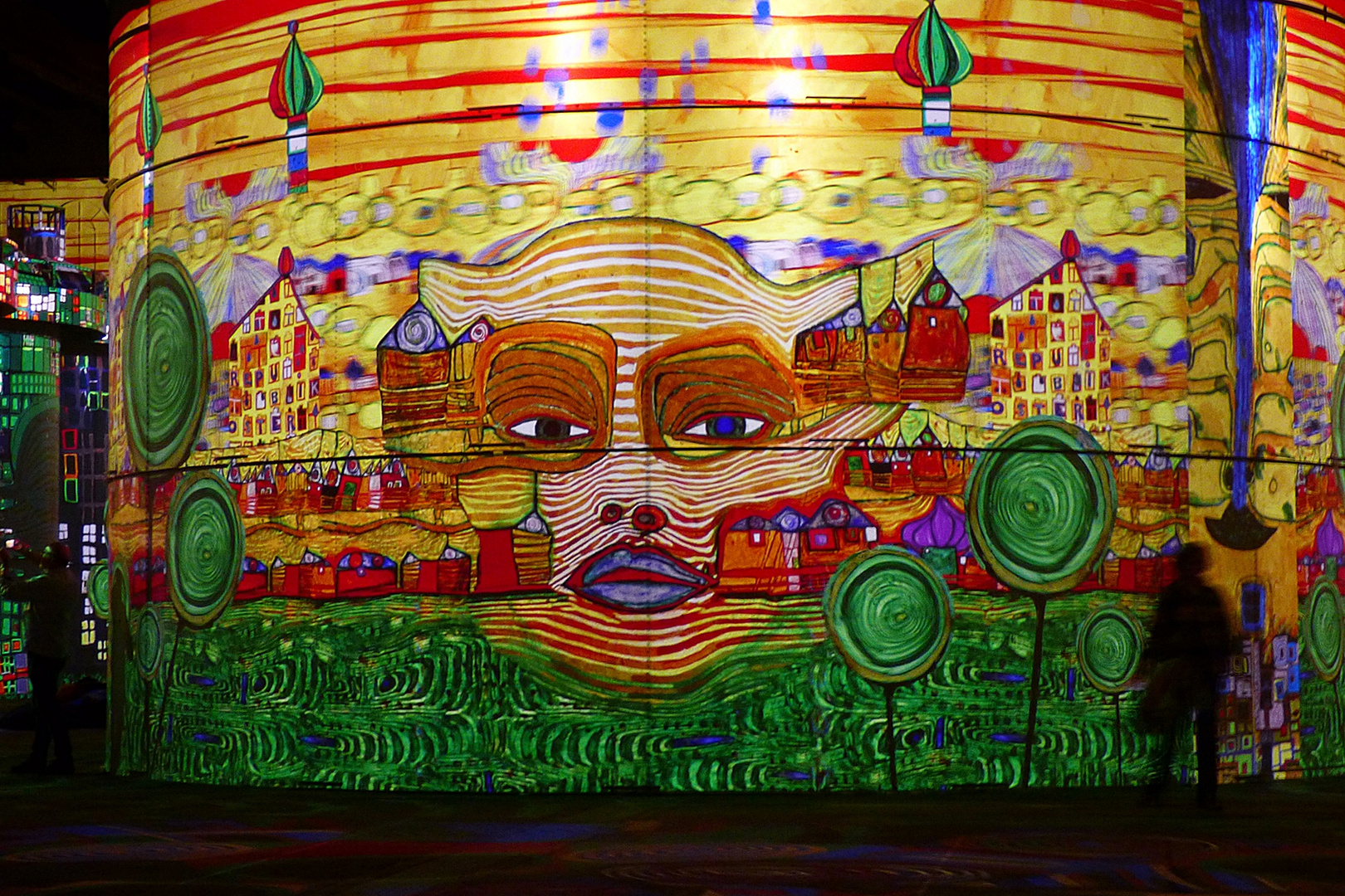 Hundertwasser bei Phoenix des Lumières.