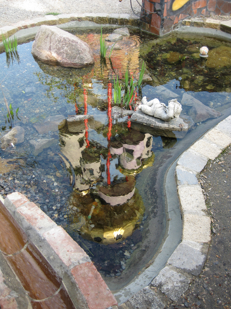 Hundertwasser Erfrischung im Biergarten