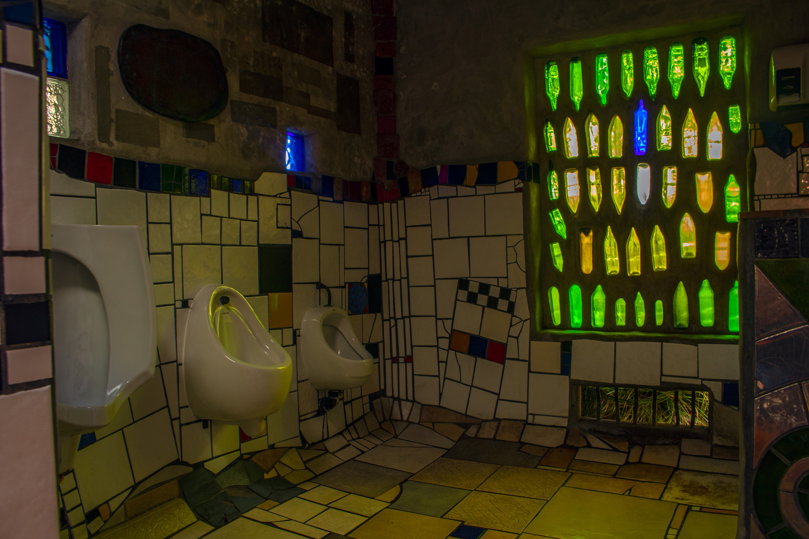 Hundertwasser - Toilet in Kawakawa