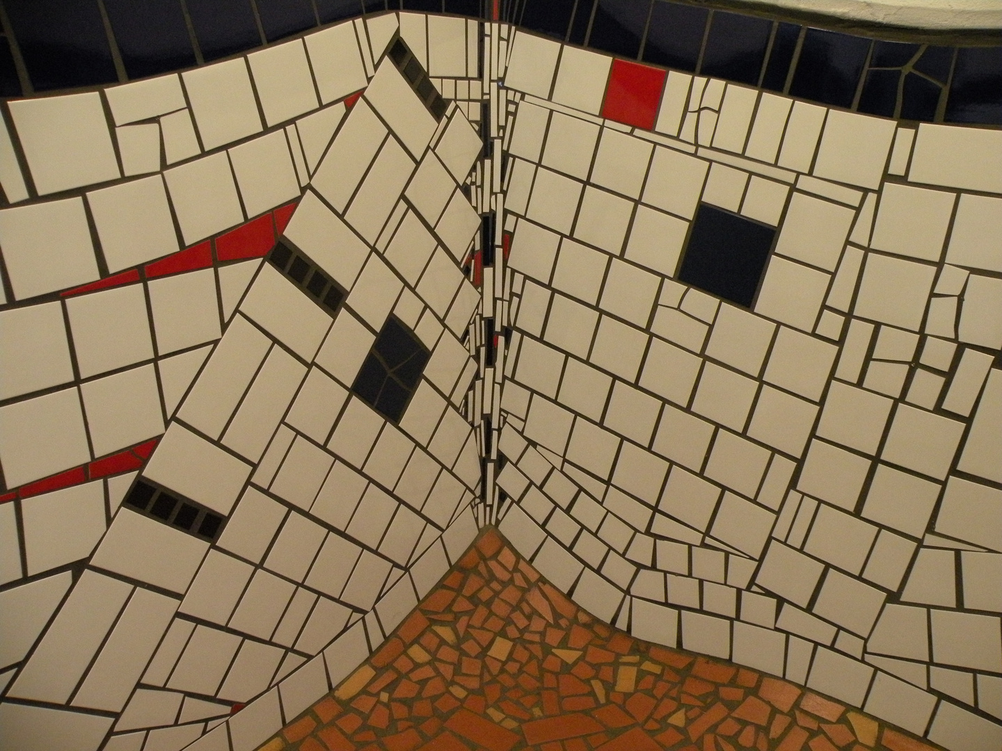 Hundertwasser- Toilette im Bahnhof Uelzen