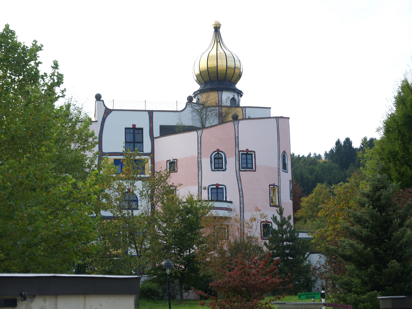 Hundertwasserarchitektur-2