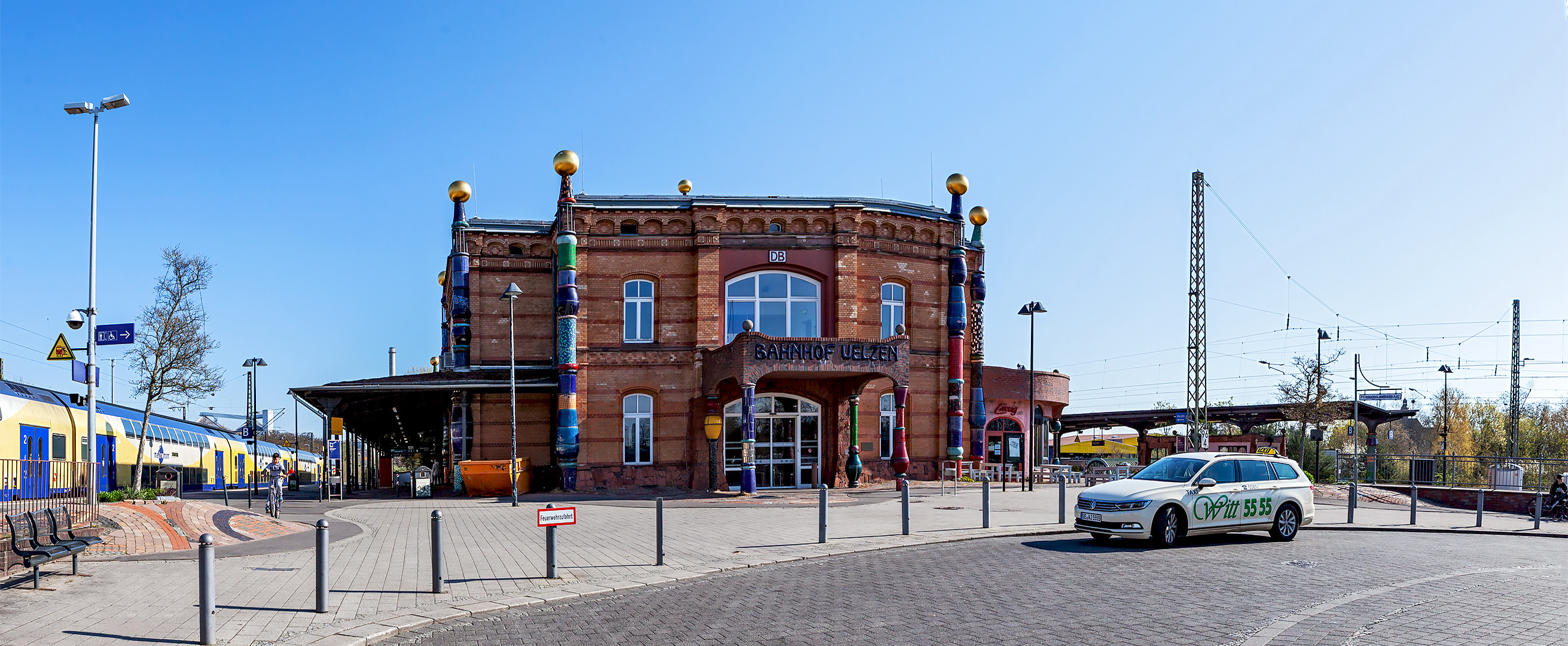 Hundertwasserbahnhof 002