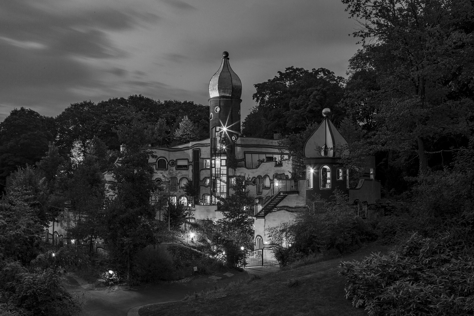 Hundertwasserhaus E BW HDR